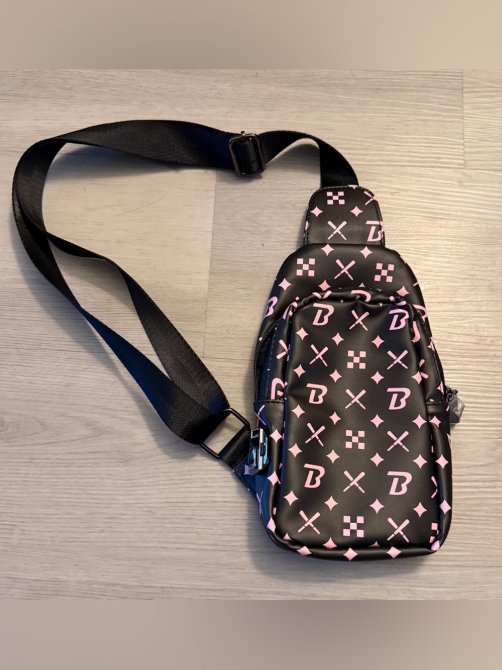 NWOT Blazy Susan Crossbody Bag Smell-Proof Carbon Lining, Water-Resistant Nylon